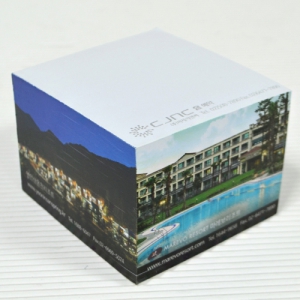 컬러인쇄 큐브형 접착 포스트잇 (70*75mm) 500매_마레보리조트 | 문화예술 전시회 판촉물 큐레이션 제작